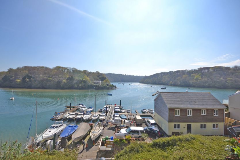 Waterfront House a british holiday cottage for 8 in ,