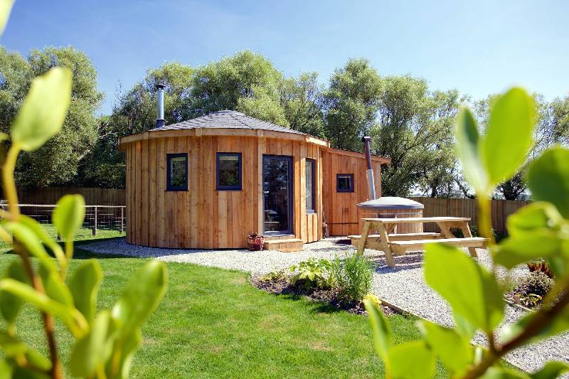 Fern Leaf Roundhouse, East Thorne a british holiday cottage for 4 in ,