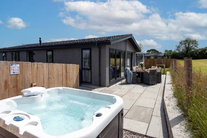 Lavender Lodge, 8 Roadford Lake Lodges a british holiday cottage for 6 in , 