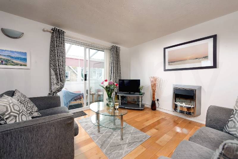 Coastguard View a british holiday cottage for 4 in , 