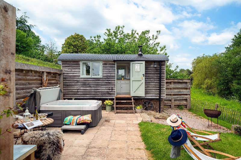 Cherry Blossom, Devon Heaven Hideaways a british holiday cottage for 2 in , 