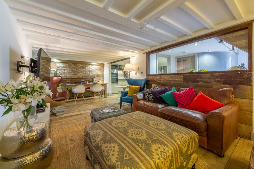 Hideaway Barn (4) a british holiday cottage for 4 in , 
