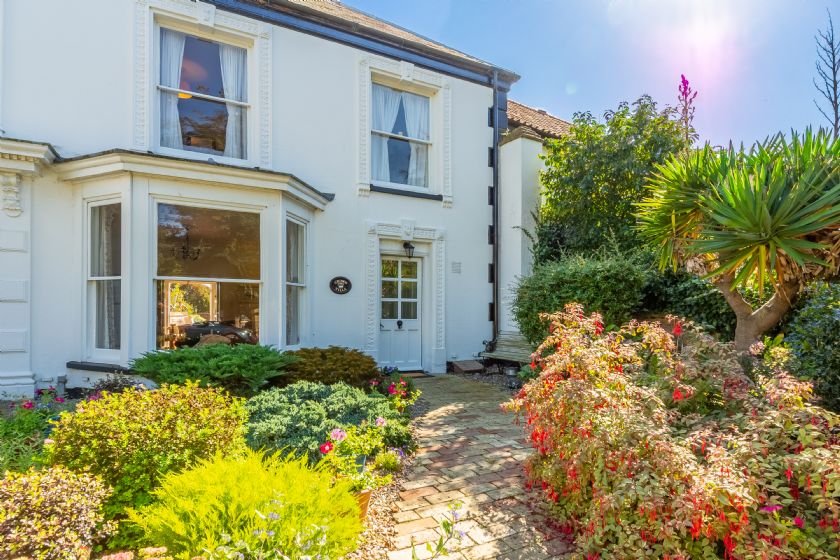 Crown Villa a british holiday cottage for 5 in , 