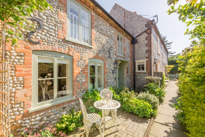 More information about Hollyhock Cottage - ideal for a family holiday