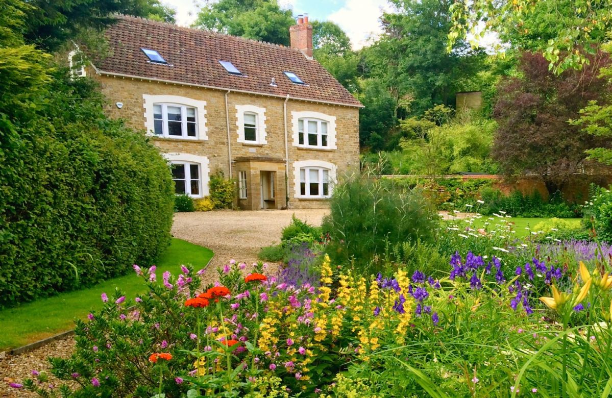 Puckhams a british holiday cottage for 12 in , 