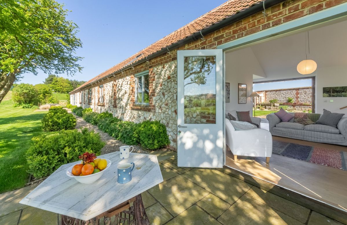 The Cart Shed a british holiday cottage for 8 in , 
