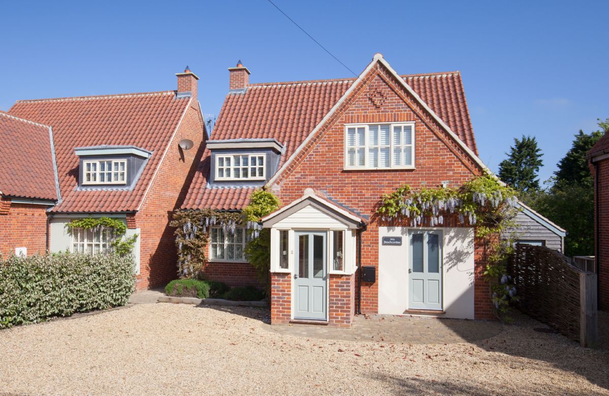 Beachcomber a british holiday cottage for 8 in ,