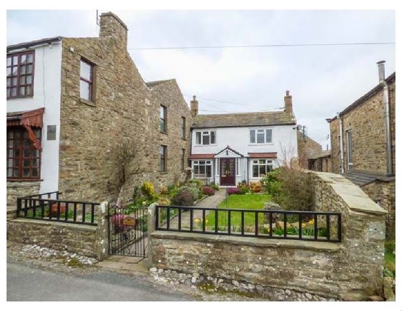Braeside a british holiday cottage for 8 in , 