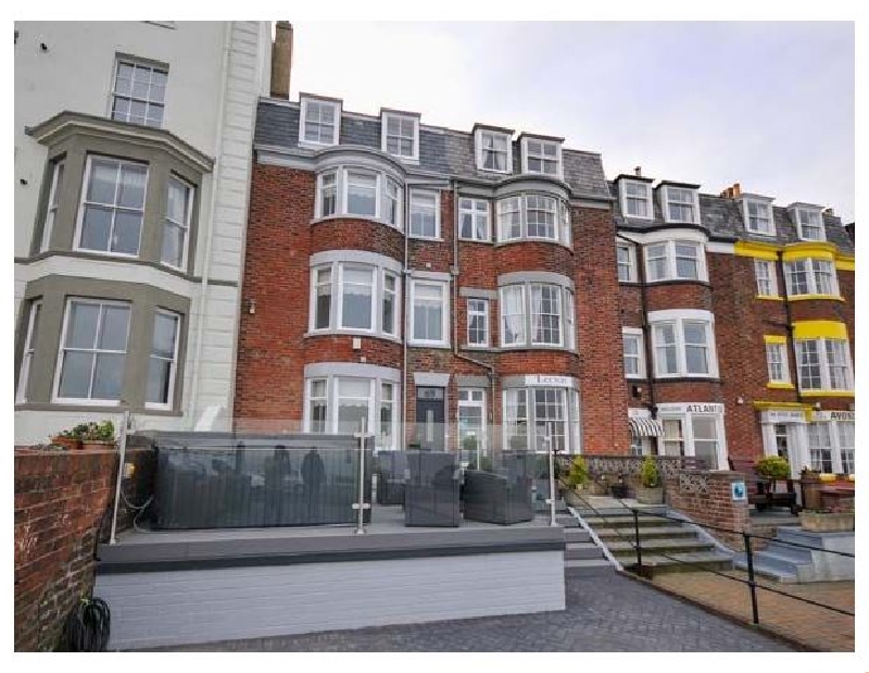 More information about Queen's Cliff - ideal for a family holiday