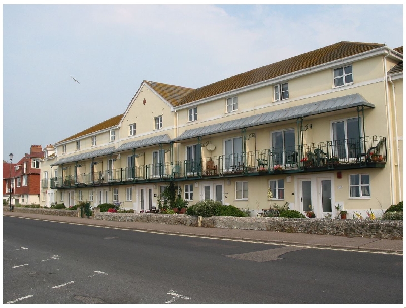 6 Lyme Mews a british holiday cottage for 6 in , 