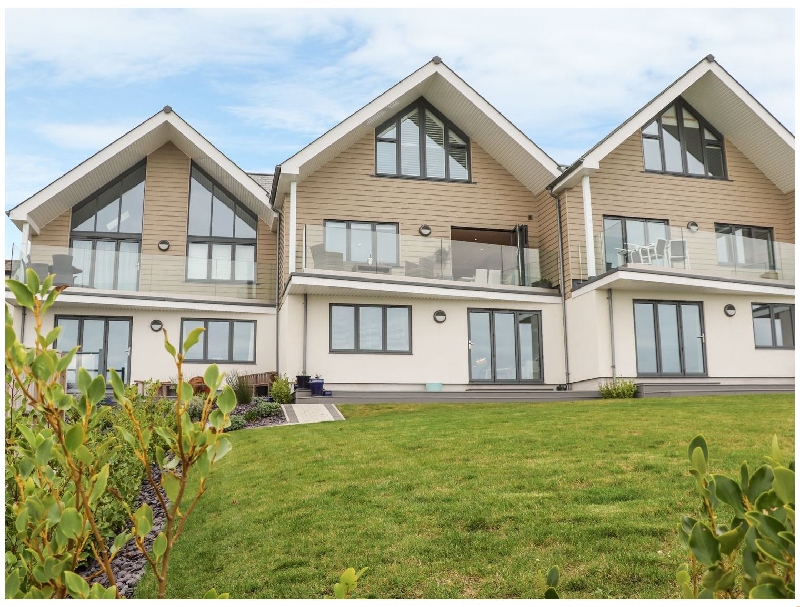 Praa Waves a british holiday cottage for 6 in , 