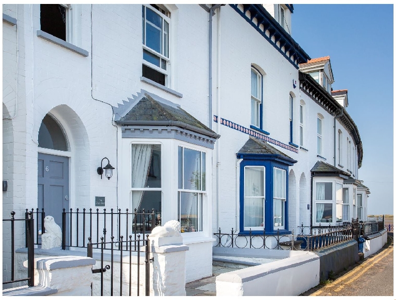 The Crab Shell a british holiday cottage for 6 in , 