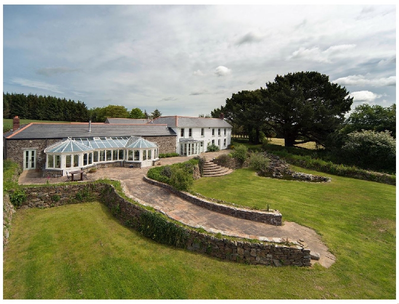 Tregoninny Vineyard and Woodland Farmhouse a british holiday cottage for 22 in , 