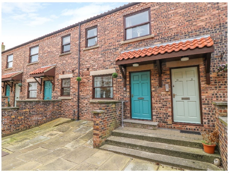 Whitby Sands a british holiday cottage for 4 in ,