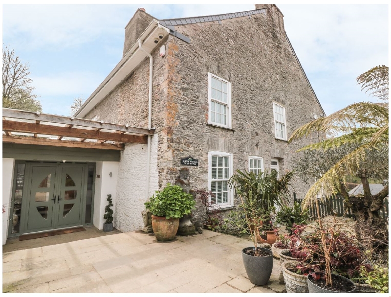 Lower Norton Farmhouse a british holiday cottage for 8 in , 