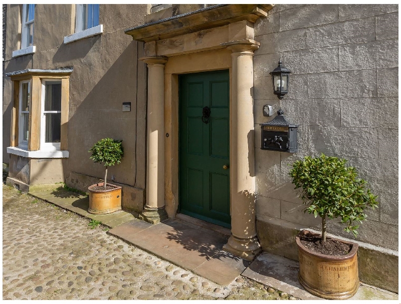 Harmby House a british holiday cottage for 18 in , 