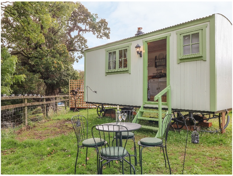 Shepherd's Hut a british holiday cottage for 2 in ,