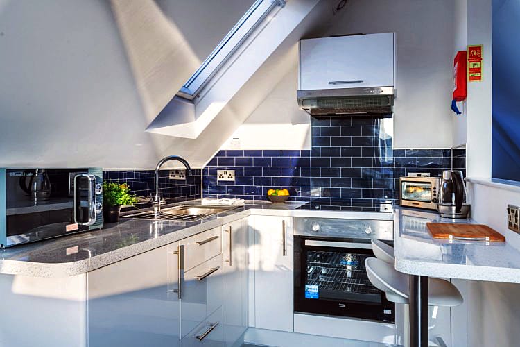 Beach Loft, Flat 4 a british holiday cottage for 2 in ,