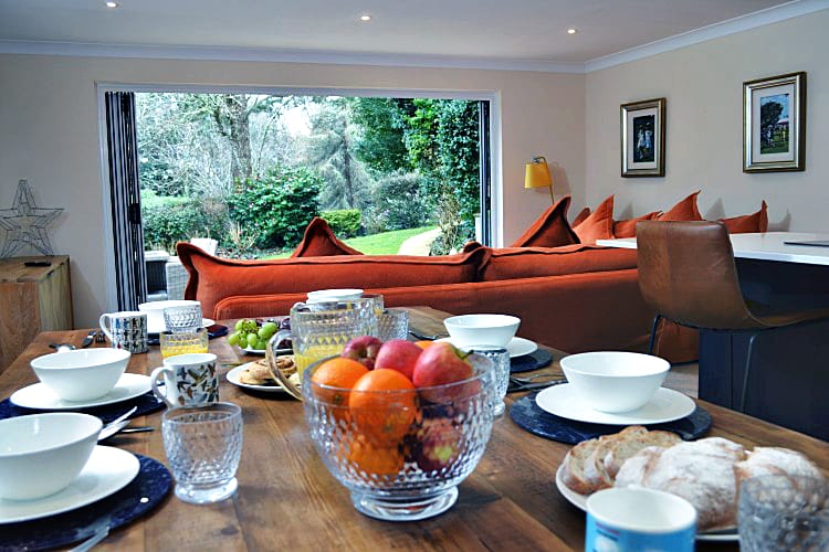 Camellia Cottage a british holiday cottage for 8 in ,