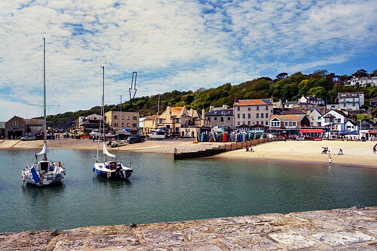 Flat 1, Harbour House a british holiday cottage for 7 in , 