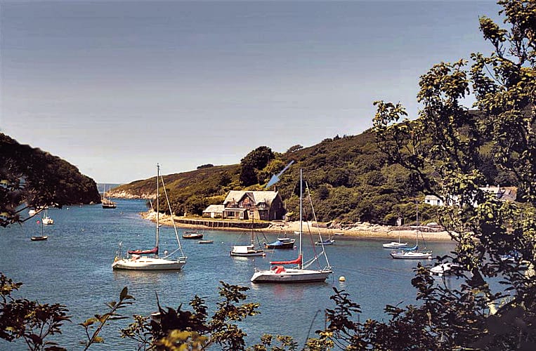 Warren Point Cottage a british holiday cottage for 4 in ,